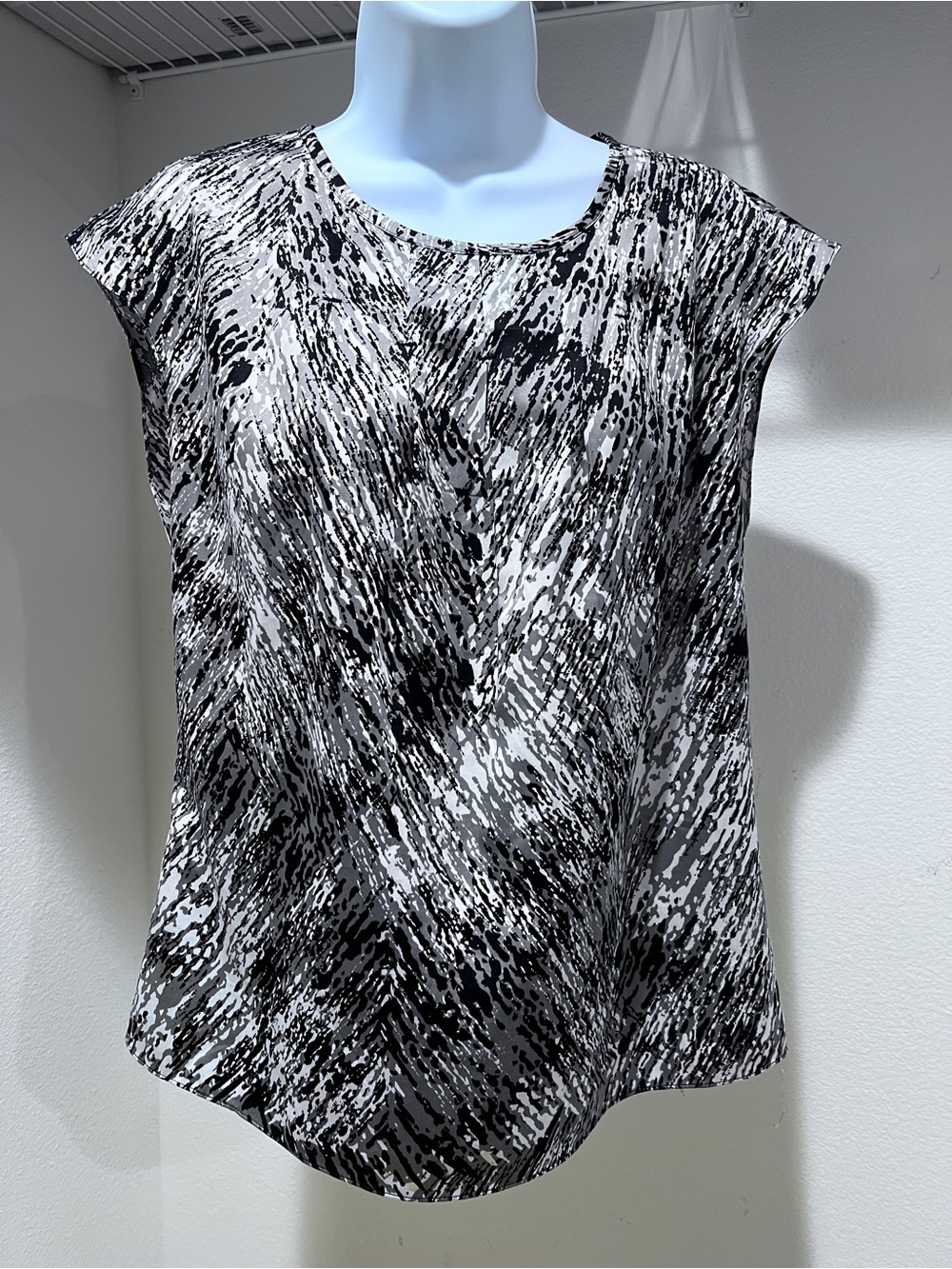 The Limited Women’s Abstract Brushstroke Blouse Elastic Back Top Size [M]